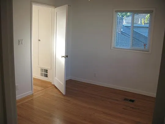 2548 Kent Dr — Photo 7