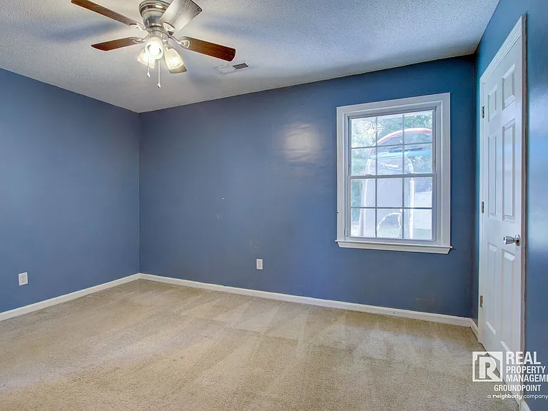 443 Robin Dr — Photo 11