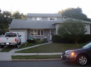 298 1st Ave, Massapequa Park, NY 11762