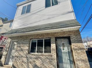 215 Avenue B #1F, Bayonne, NJ 07002