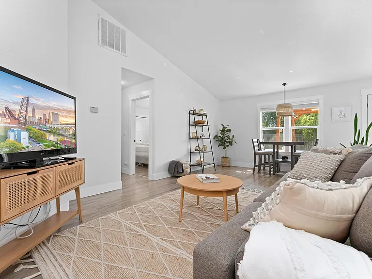 3659 E Wormwood Ct — Photo 3