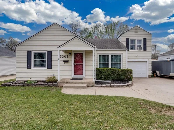 2203 E Rivera St, Wichita, KS 67211