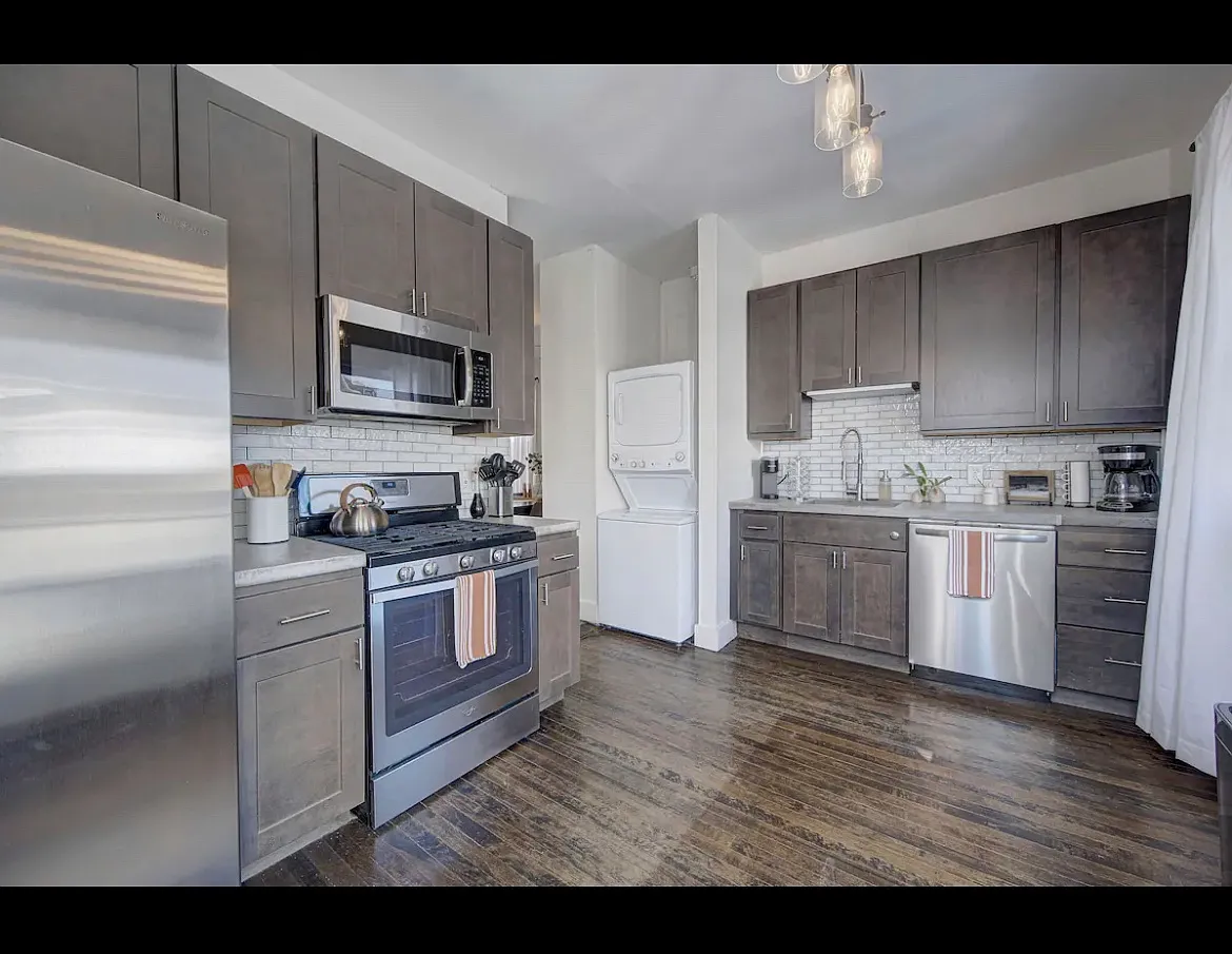 1534 N Cass St — Photo 2
