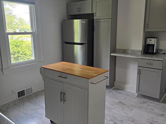 3rd image of 2519 Hockman Ave