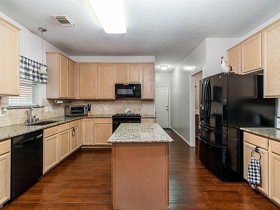 5th image of 12715 Hammersmith Dr