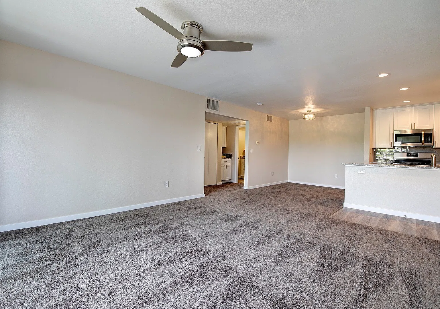 Summerlin Upgraded 1 bedroom Condo w/ a View — Photo 4