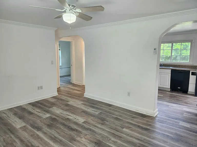 1100 Logan Ave #2B — Photo 3