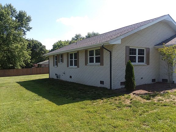 2nd image of 164 Glenwood Cir