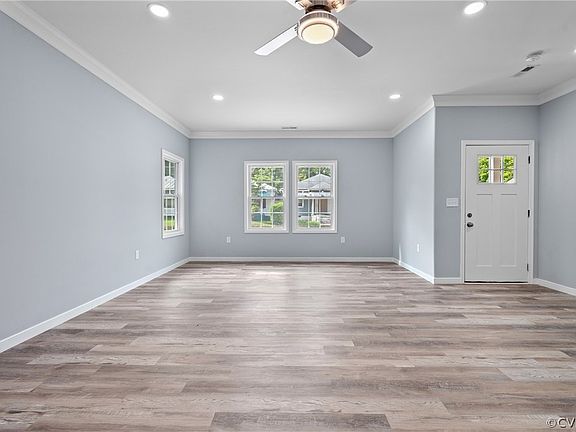 5th image of 321 Mistletoe St