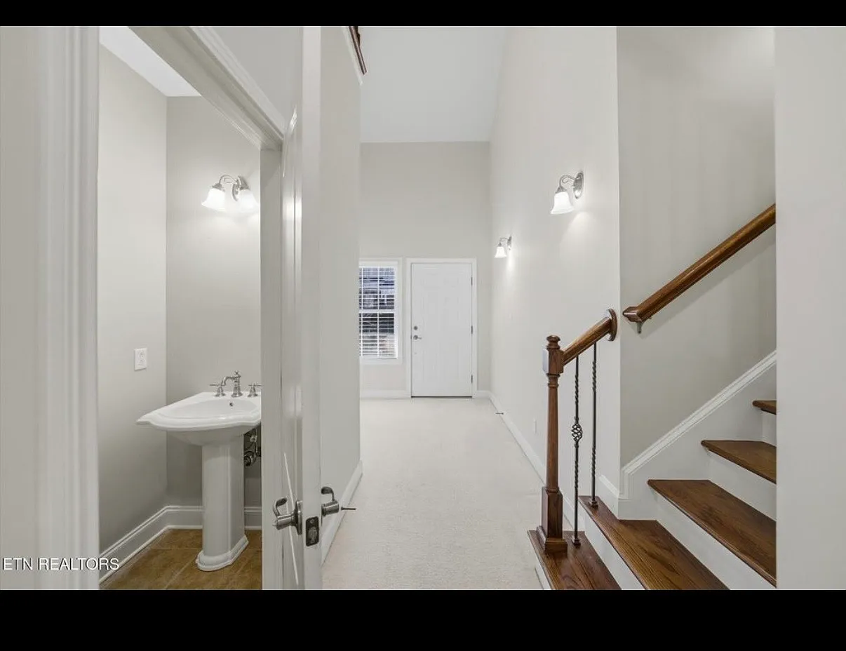 3 bed, 2.5 bath, 2670 sqft, $2,950 — Photo 3