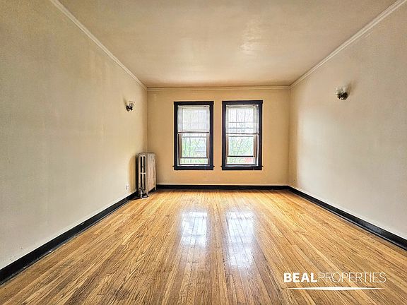 2nd image of 2102 W Ainslie St #E3