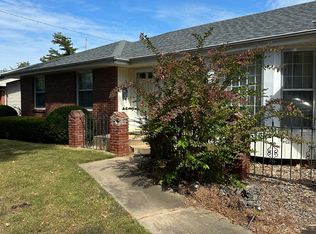 2213 E Meadow Dr, Springfield, MO 65804