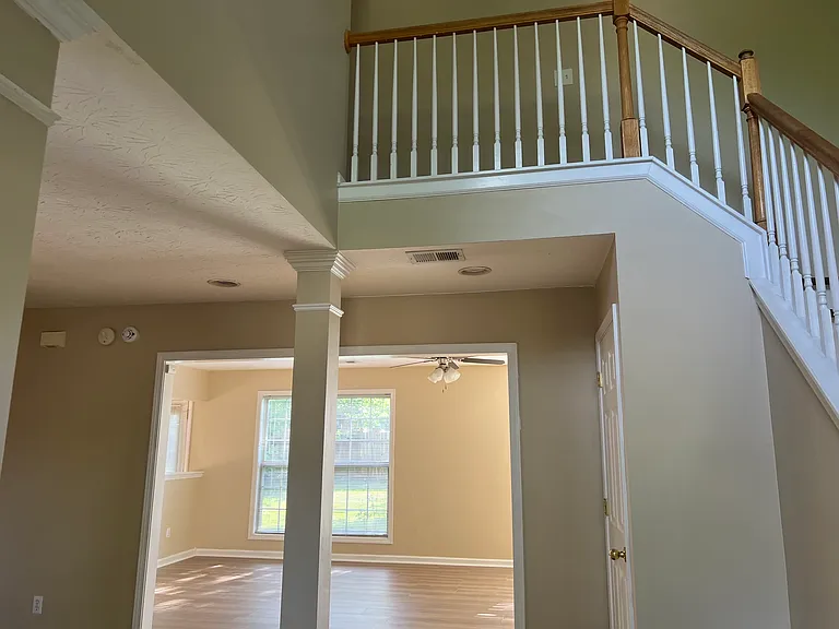 3885 Winthrop Dr — Photo 2