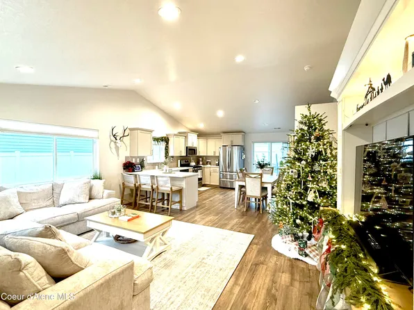 6089 W Theismann Rd, Rathdrum, ID 83858