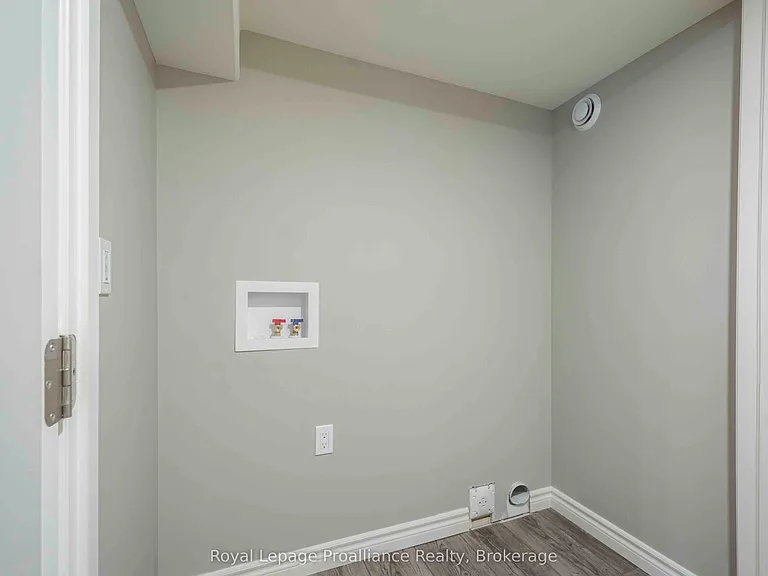 47 Dewal Pl — Photo 13