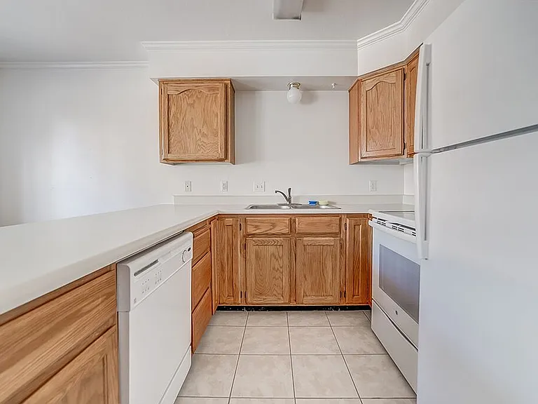 949 N University Ave #17 — Photo 7