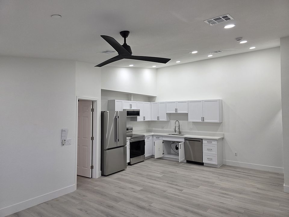 1st image of 2943 E Beck Ln #4