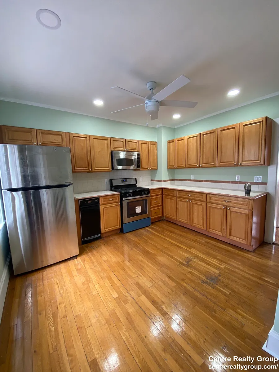 Building Photo - 4442 Washington St #3