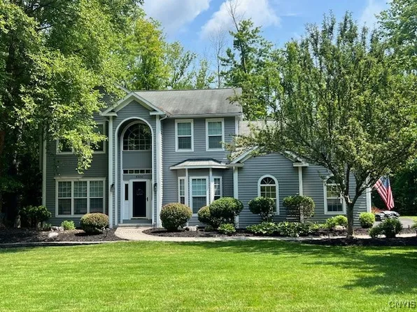 8300 Crimson King Cir, Baldwinsville, NY 13027