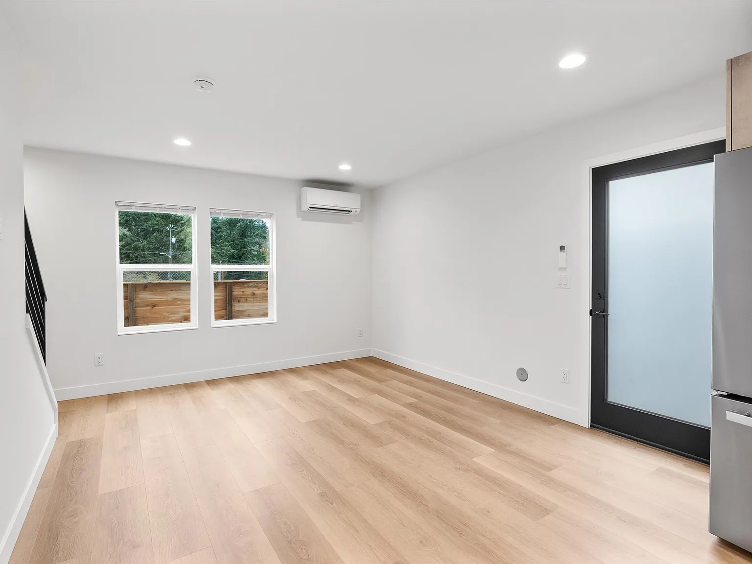 3 bed, 2.5 bath, 1097 sqft, $3,849 — Photo 4
