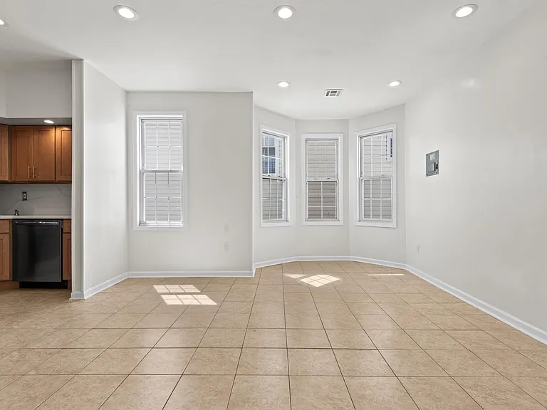 28 Armstrong Ave #2 — Photo 7