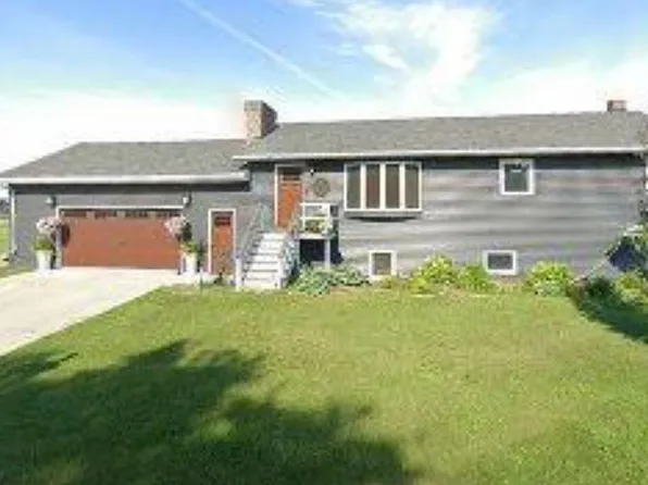 919 4th Ave NW, Devils Lake, ND 58301