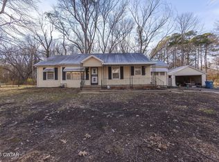 1214 S Lexington St, Trenton, TN 38382