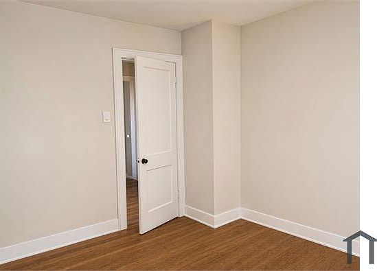 2nd image of 2731 Merwyn Ave
