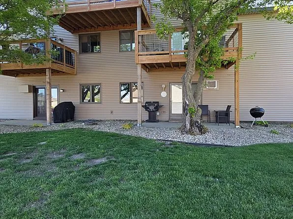 2110 14th Ave N APT 104, Clear Lake, IA 50428