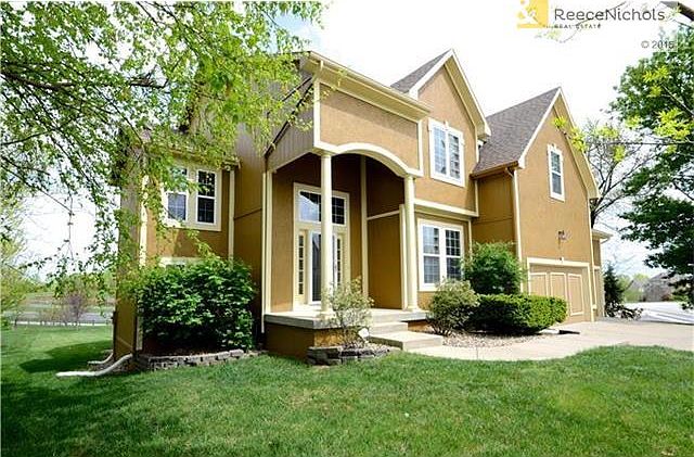 Great curb appeal!
