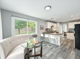 1040 Pilgrim Pkwy, Elm Grove, WI 53122