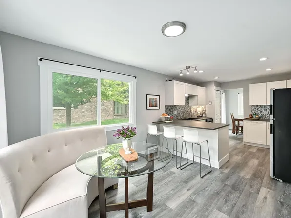 1040 Pilgrim PARKWAY, Elm Grove, WI 53122