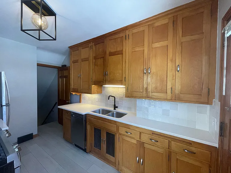 1933 Arthur St NE — Photo 2
