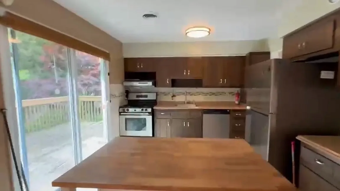 3 bed, 2200 sqft, $3,300 — Photo 1