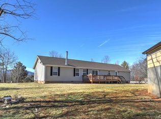 129 Douglas Pl, Leicester, NC 28748