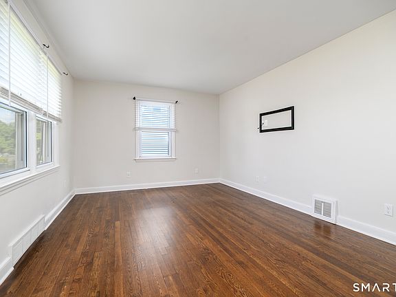 5th image of 215 High Park Avenue