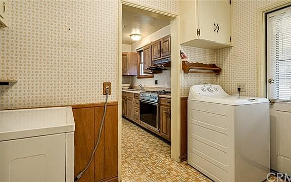 5th image of 2435 Cabrillo Ave