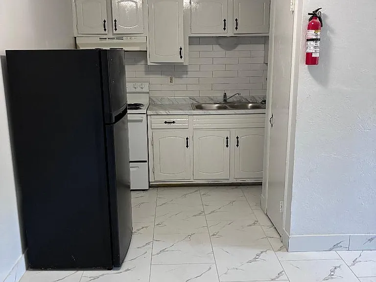 3300 SW 28th St #209 — Photo 6