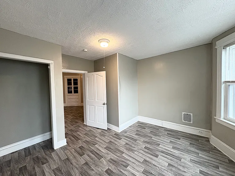 208-210 Fairview Ave #2 — Photo 9