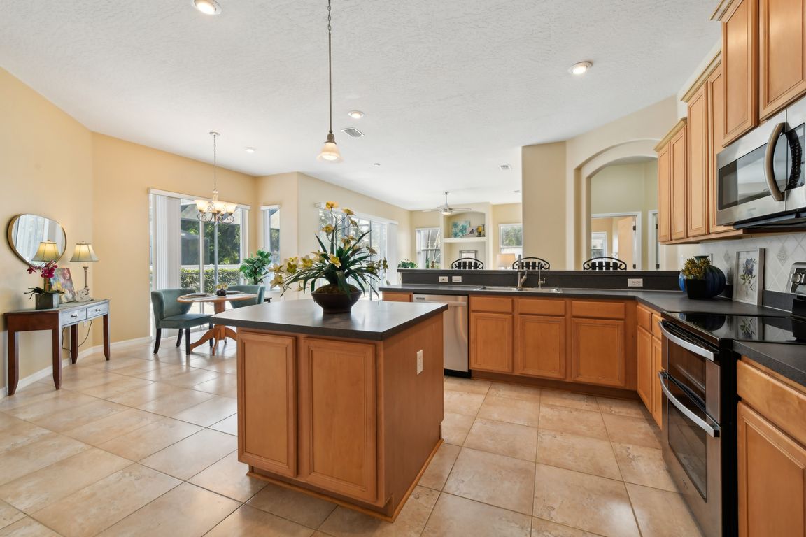 Ridgemont Cir SE-013.jpg
