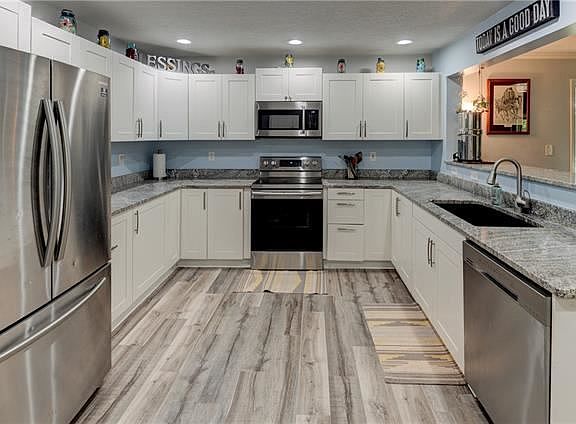 4th image of 1002 S Broadway St