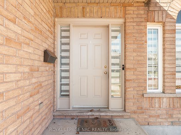 3rd image of 8 Silver Maple Rd