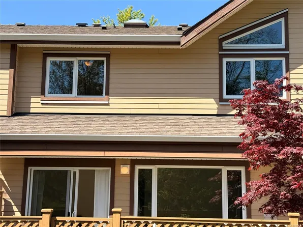 1613 Creekside Dr, Nanaimo, BC V9S 5V8