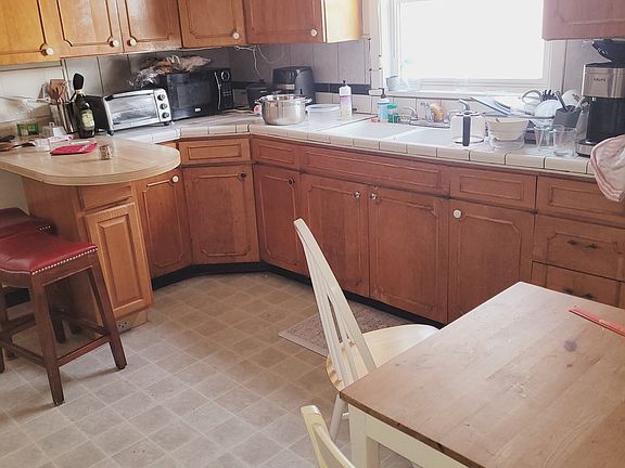 2nd image of 28 Whitman St #1
