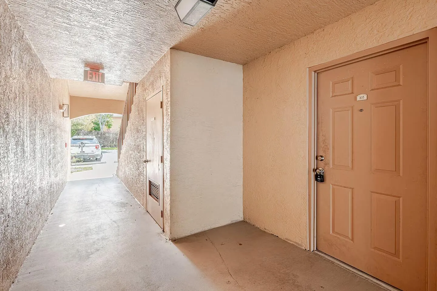 2 bed, 2.0 bath, 1060 sqft, $2,050 — Photo 3