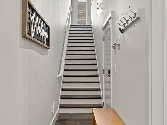 3rd image of 2001 Convent Pl APT 13