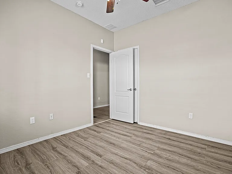 3115 Red Creek Dr — Photo 26