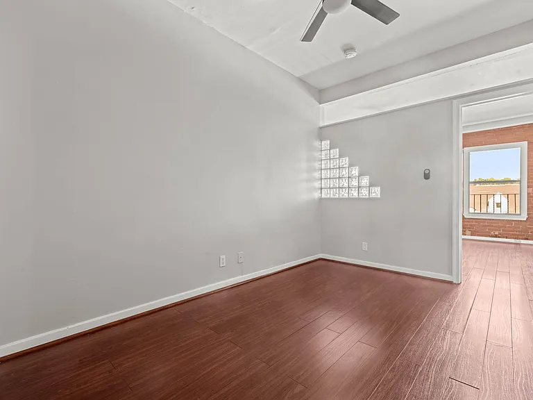 425 S Detroit St — Photo 8