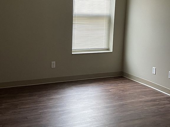 5th image of 5907 Eisenhower Ct APT A