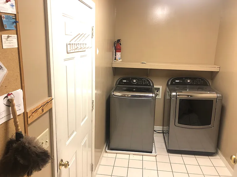 251 Rembrandt Dr — Photo 17
